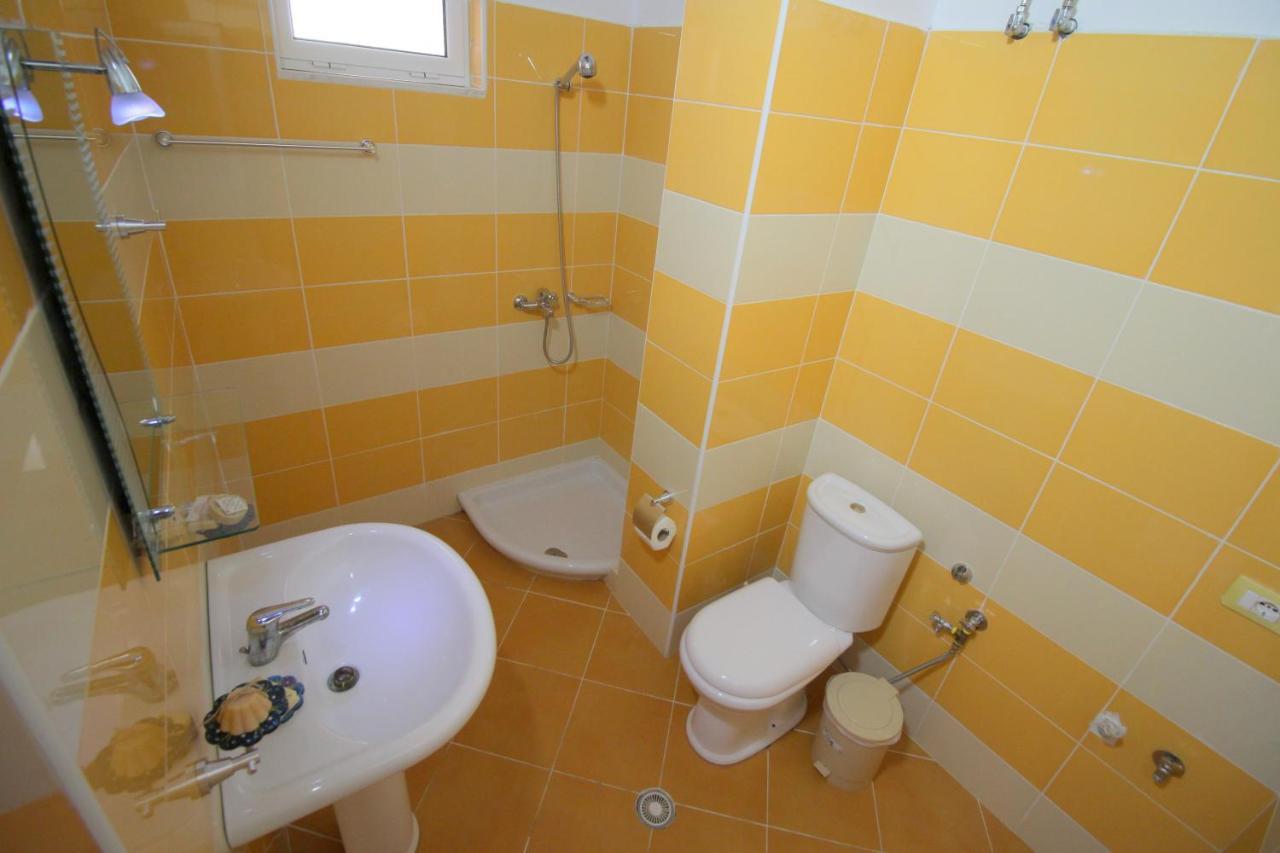 Atlantis Apartments Sarandë Exteriör bild
