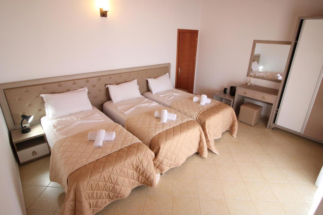Atlantis Apartments Sarandë Exteriör bild