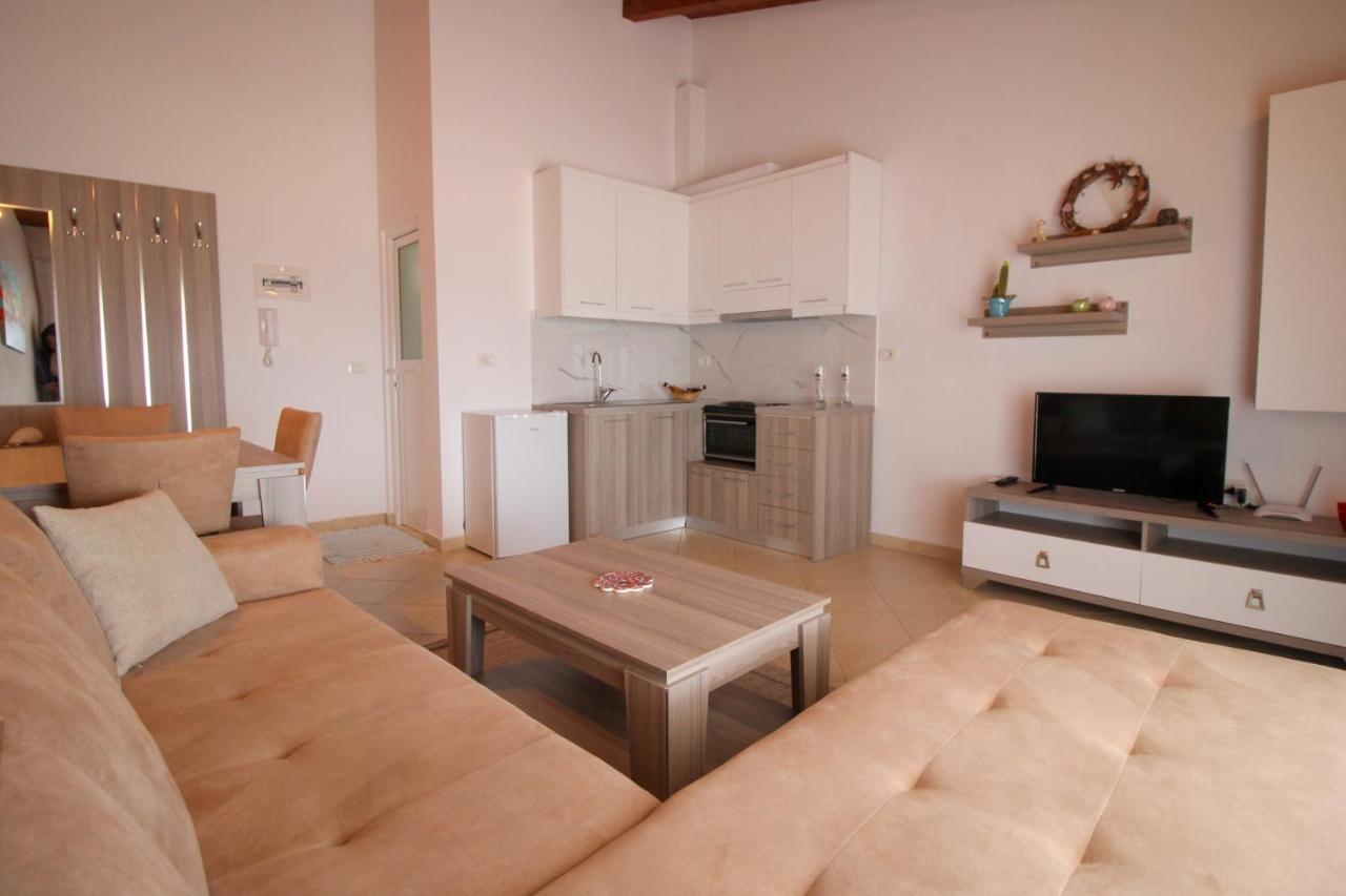 Atlantis Apartments Sarandë Exteriör bild
