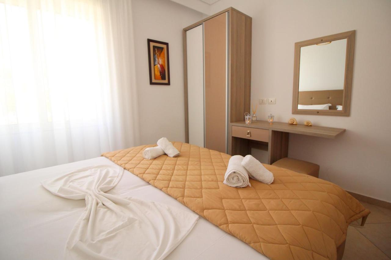 Atlantis Apartments Sarandë Exteriör bild