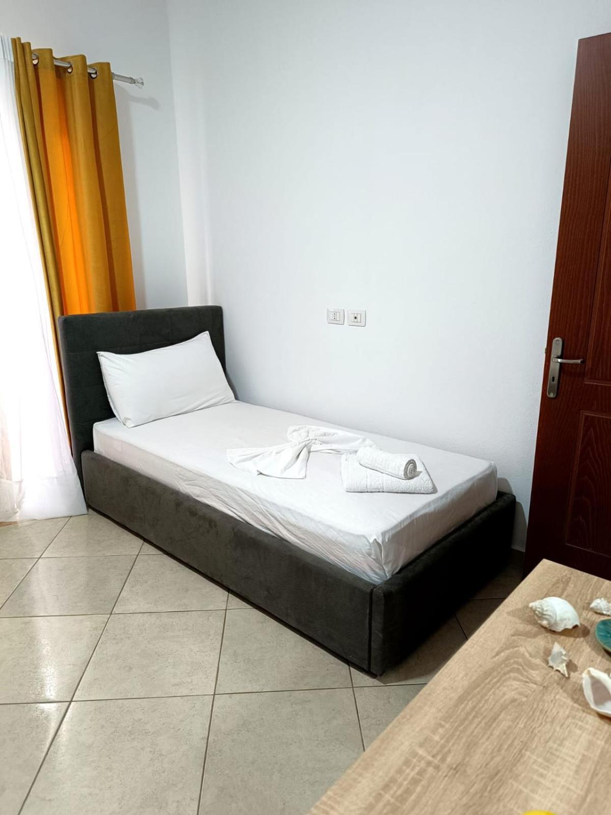 Atlantis Apartments Sarandë Exteriör bild