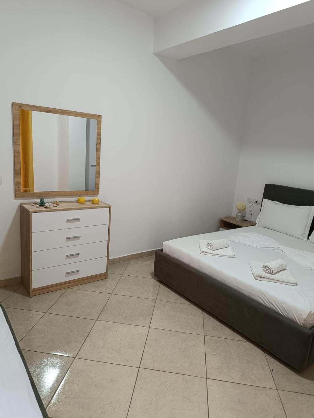 Atlantis Apartments Sarandë Exteriör bild