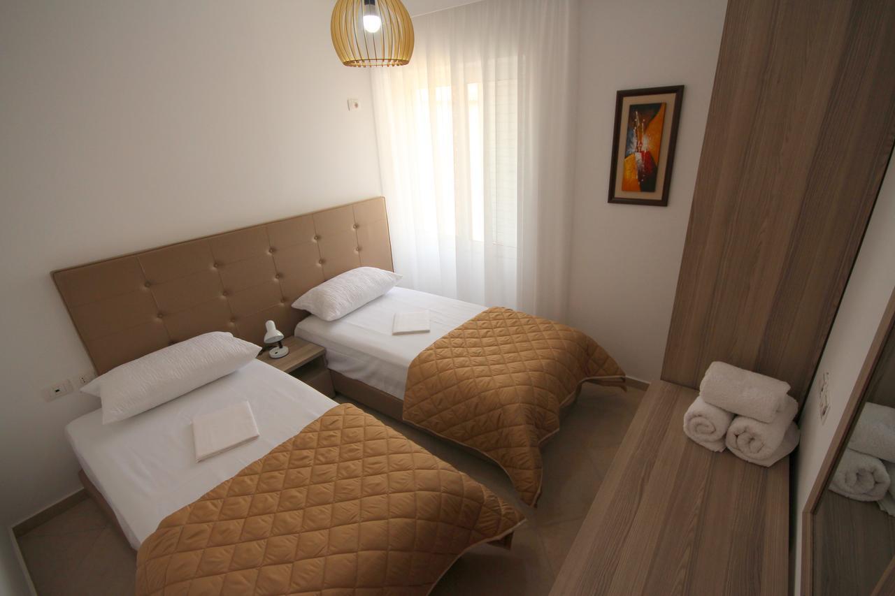 Atlantis Apartments Sarandë Exteriör bild